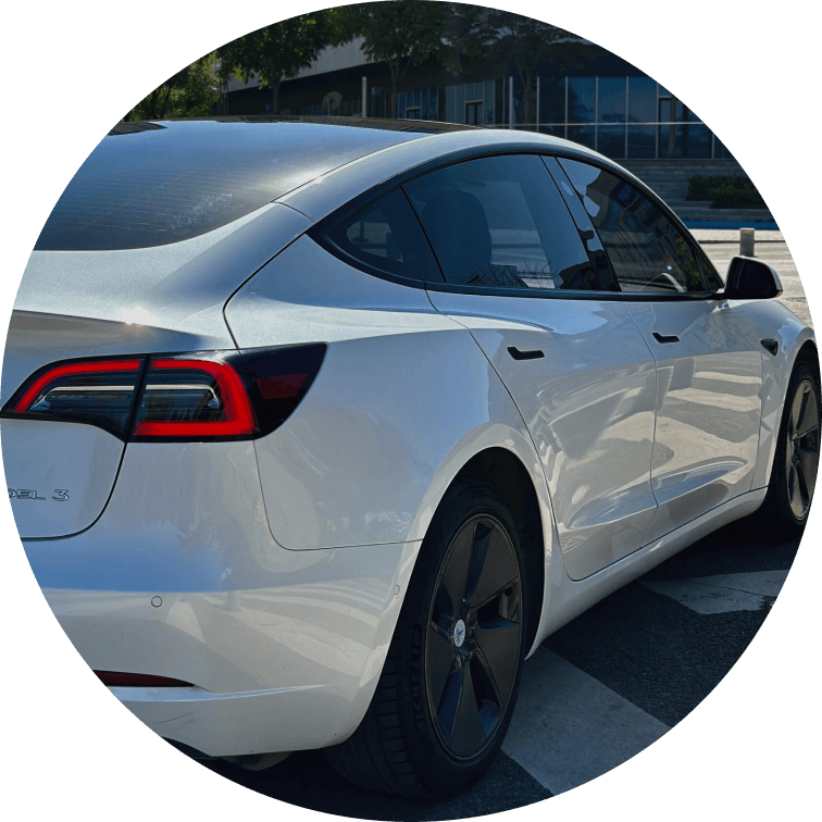 Customer avatar of Eilsa, a Tesla Model 3 Highland owner, providing positive feedback.