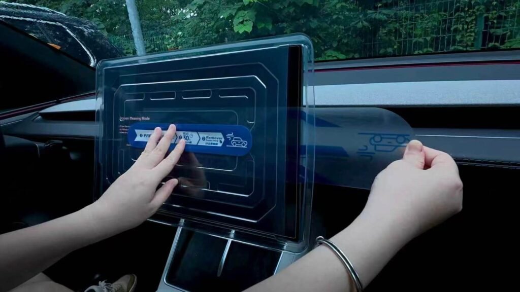 Using an auto alignment tray to install an EV screen protector with precise positioning